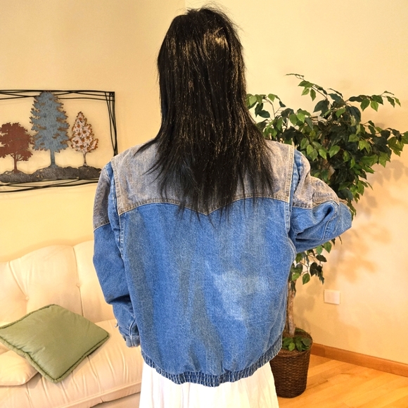 Vintage Hot Tracks Woman's 2 Tone Denim Jacket, Snap Closure, Size Large - Picture 2 of 16